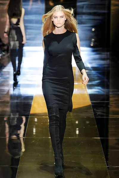 Look 32